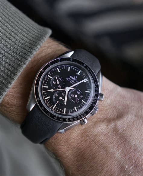 omega speedmaster with black leather strap|Omega Speedmaster 18mm rubber strap.